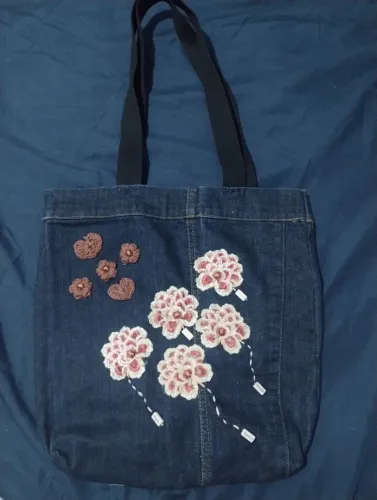 Roupas e bolsas