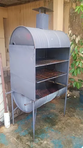 CHURRASQUEIRA GRANDE DE FERRO