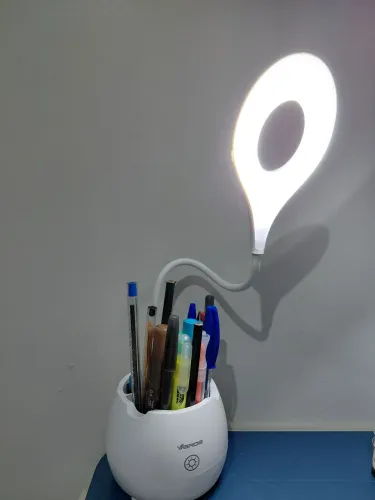Vende-se Luminária e Porta canetas