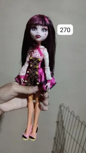 Draculaura School's out