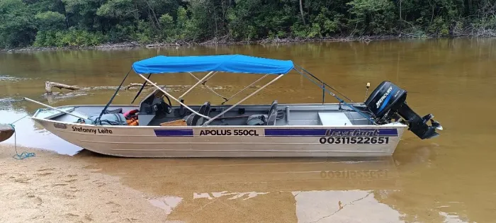 Barco tipo lancha completa, motor 25 Mercury e Carretinha