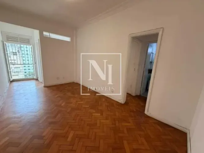 APARTAMENTO, 2 quartos, no Bairro de Copacabana.