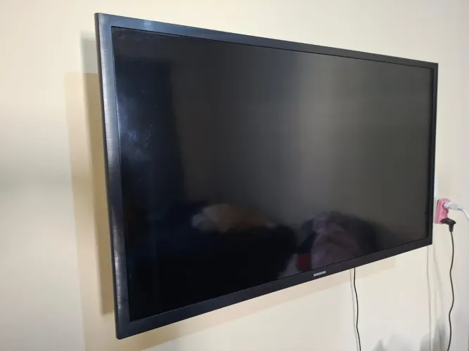 Smart TV Samsung 32 polegadas FUNCIONANDO PERFEITAMENTE
