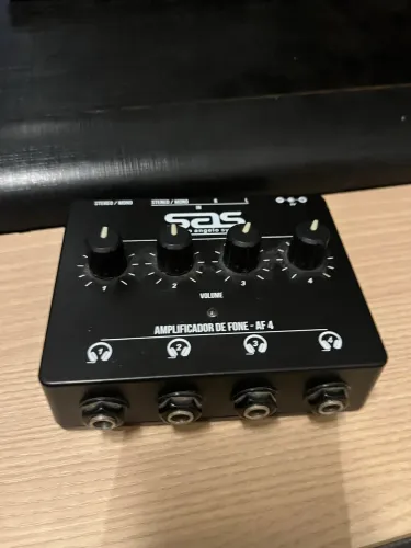 Amplificador de fones Santo Ângelo 4 canais
