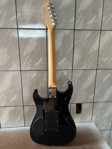 Guitarra Stratocaster marca Groovin 