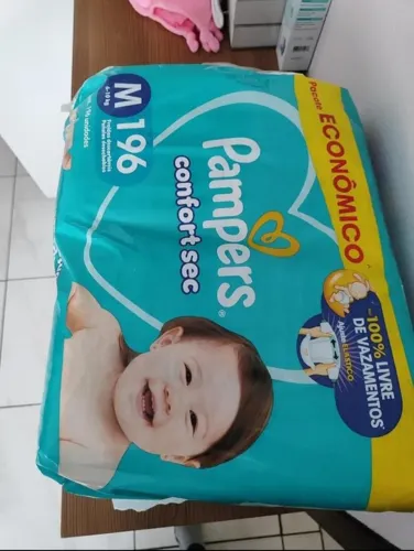Fralda Pampers Comfort Sec M 196 unidades