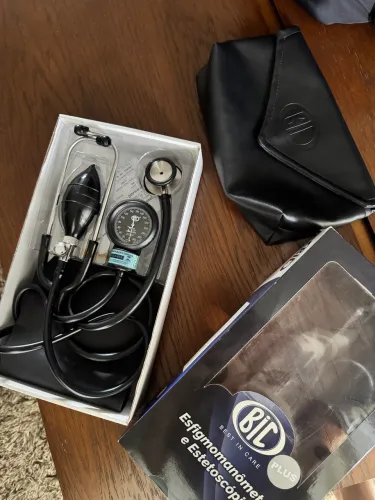 Kit Estetoscópio e Esfigmomanômetro BIC preto 