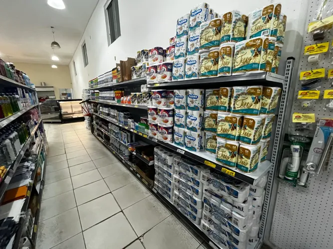 Gôndola Lateral de Mercado 5M completa 5 níveis