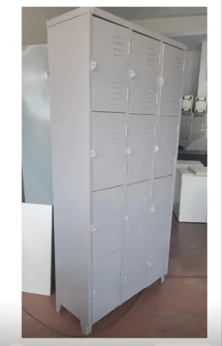 Armário de funcionário com 12 porta