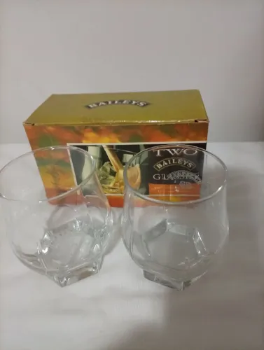 2 Copos para Whisky marca Baileys