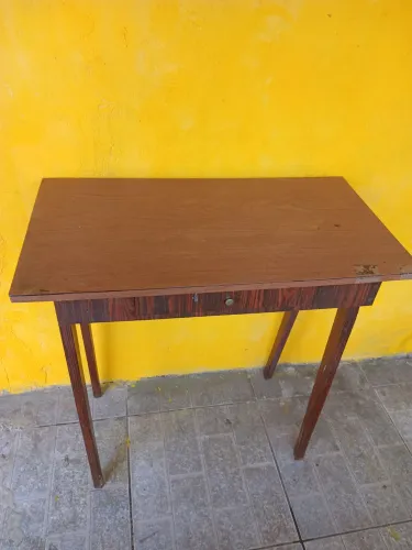 Mesa escrivaninha pequenacom gaveta