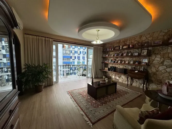 Apartamento Vintage com Vista para a Lagoa Rodrigo de Freitas 173m² de Charme e Conforto