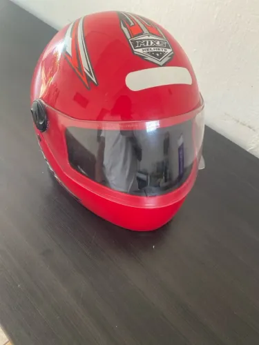 CAPACETE SIMPLES PRATICAMENTE NOVO. NÃO ENTREGO!