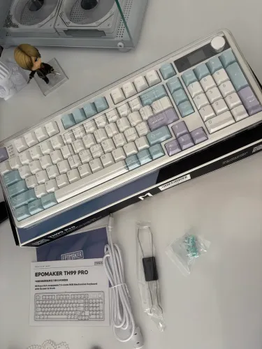 Teclado Mecânico com telinha Epomaker TH99 Pro