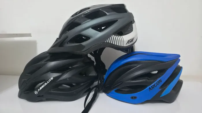 3 capacetes ciclismo usados excelente Estados.