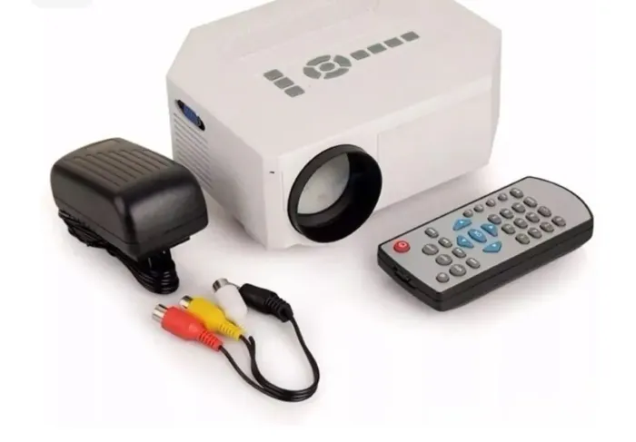 Mini Projetor Portátil UC30 Led 150 lum 100pol USB VGA HDMI XZhang