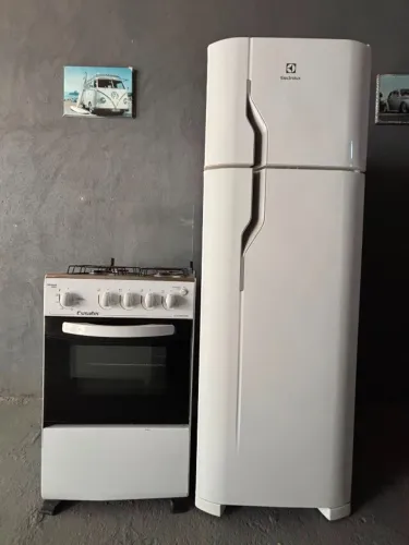 Geladeira Duplex Electrolux (8 meses de uso) + Fogão 4 bocas elétrico (semi-novos) entrego