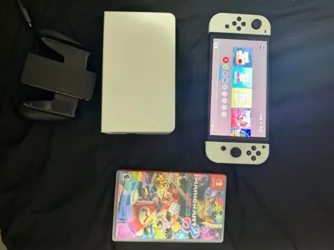 Nintendo Switch OLED - Completo + Acessórios e Jogos