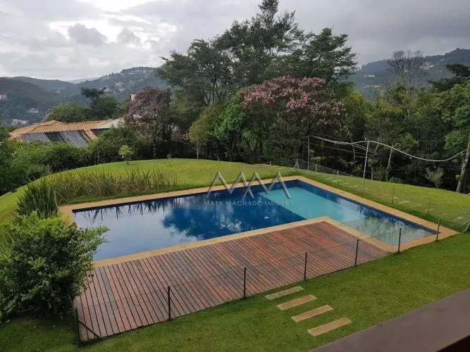 Casa para locação no Estancia Serrana | 857 m² - 4 suítes