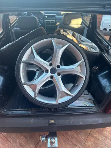 Vendo rodas aro 20 .. Honda civic furação 5x114 2 pneus novos e 2 mais de meia vida!! 