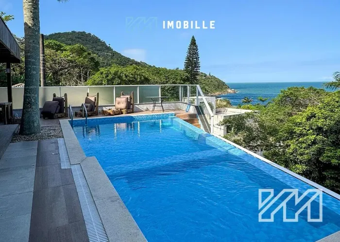 Casa no Condomínio Quinta do Mar na Praia do Estaleirinho em Balneário Camboriú.