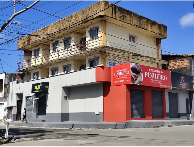 PRÉDIO COMERCIAL DE ESQUINA