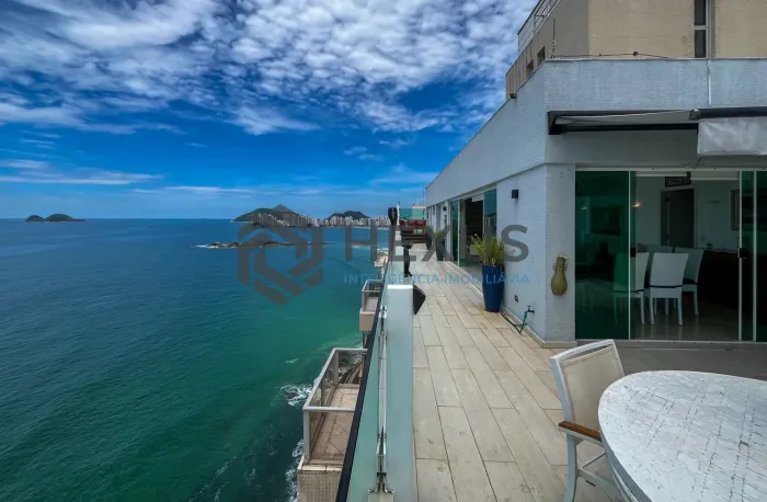 Cobertura frente mar com piscina e varanda gourmet na Praia das Pitangueiras, Guaruja