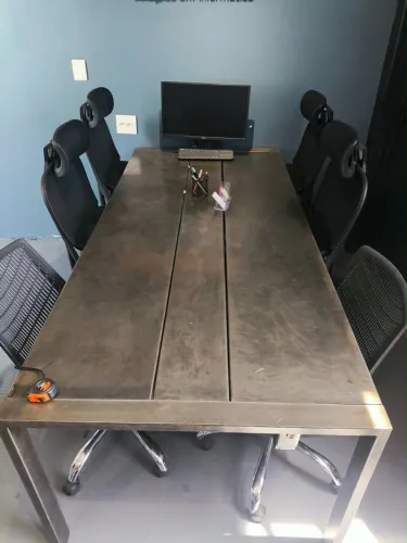 Mesa de Reunião / Escritório Tok&Stok Linha Brás (Designer Guilherme Bender)