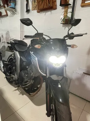 Moto em perfeitas condições, único dono.