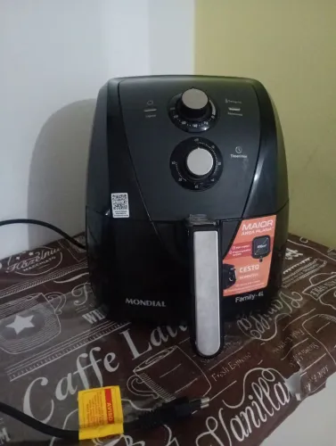 AirFryer de 4 litros semi novo mondial ocasião 