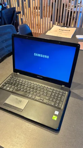 Notbook Samsung i5 8GB RAM 120GB SSD