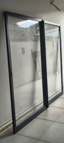 Porta Sacada em Alumínio Preto/2,72×2,29