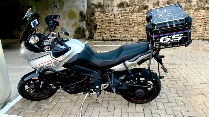 TRIUMPH TIGER 1050 CC ANO 2017 BAIXO KM BEM CONSERVADA