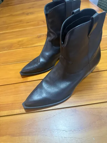 Bota Arezzo 38 usada 1 vez