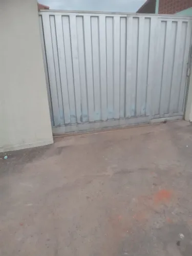 Vende-se 2 portões