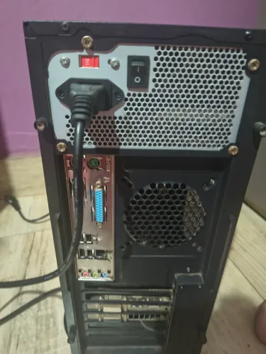 Gabinete PC com defeito