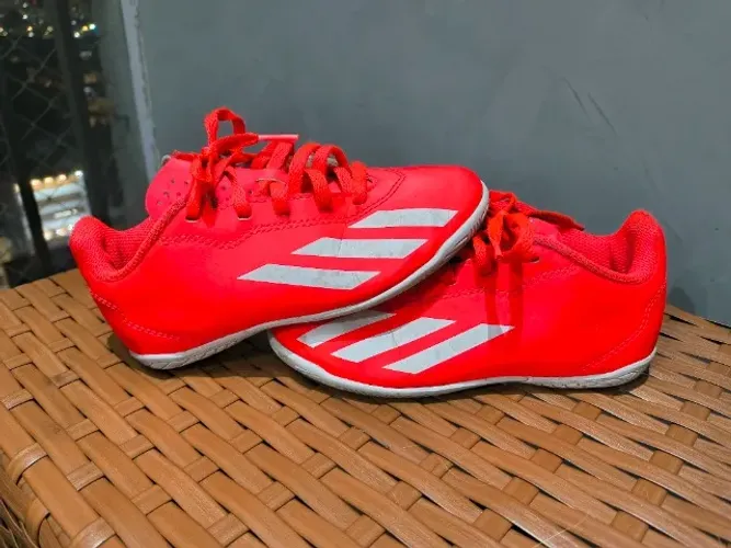 2 tenis futsal infantil adidas e puma