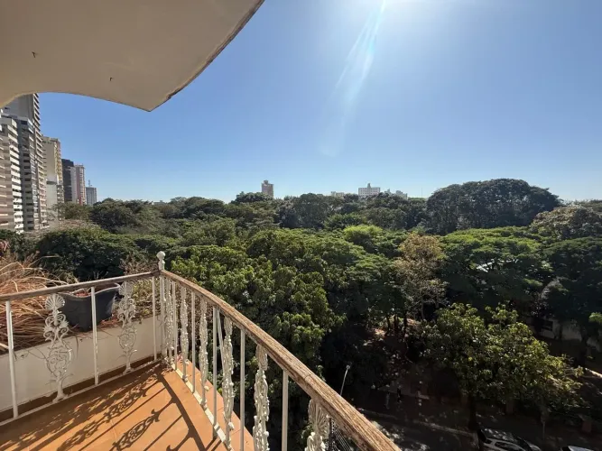 Setor Oeste! Prédio de esquina, 03 suítes mais a sala íntima, copa, sala com varanda e lin