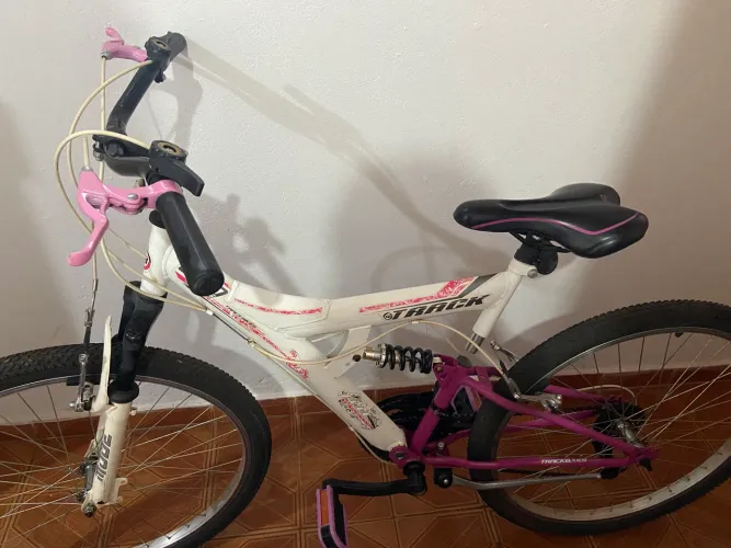 Bicicleta Aro 26 Track & Bikes TB-200 XS 18 Marchas com Dupla Suspensão - Branca