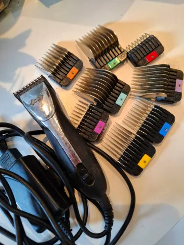 Maquina de tosa Oster com adaptadores para Pets