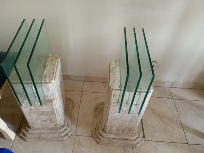 2 colunas de Granito Marfim pé da Mesa com vidros verdes todo trabalhado, Valor 800.00 par