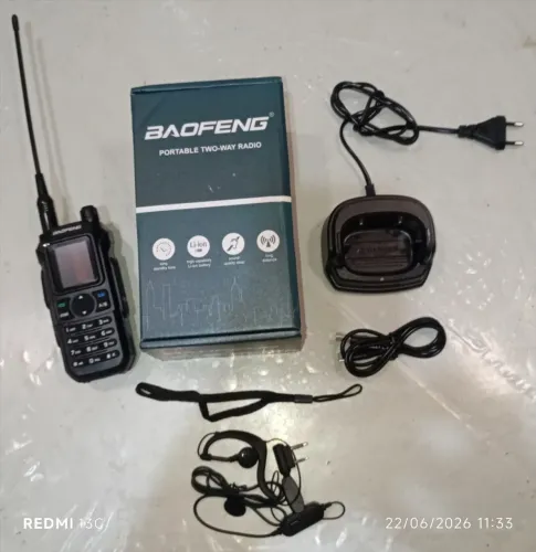 Vendo um rádio comunicador Baofeng UV 21 M 5 W / VHF UHF 180,00 liguei * wha
