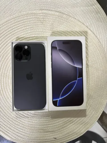 iPhone 16 Pro Max em perfeito estado.