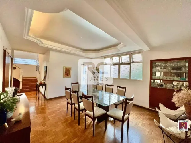 Casa residencial/comercial com Área de 314m², 07 quartos, 6 banheiros, 03 suítes, 06 vagas