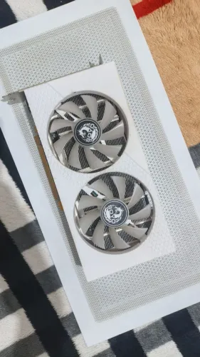 Rx 580 8gb vram branca