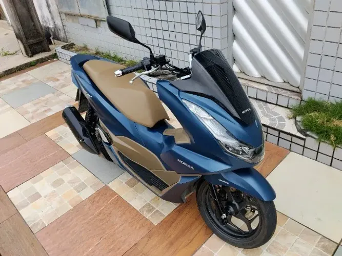 PCX DLX impecável de garagem. 