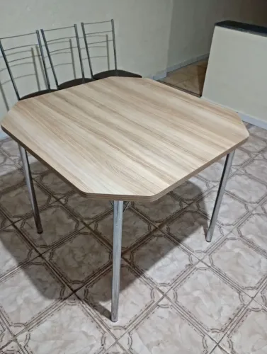 Mesa de cozinha Carraro em perfeitas condições
