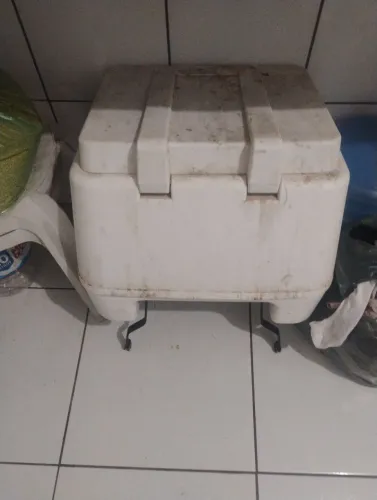 Vendo baú 80 L
