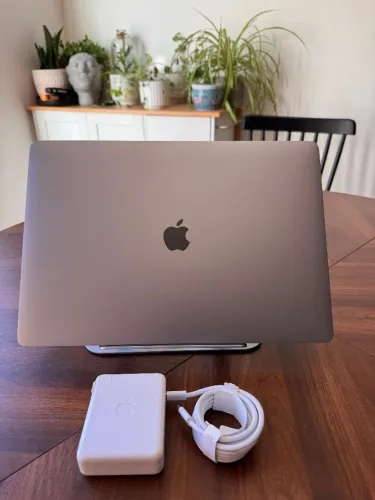 Macbook pro 16 polegadas 2019 semi novo