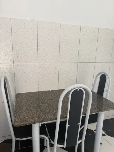Mesa com 4 cadeiras
